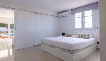 Resa estates Ibiza san Jose te koop villa main bedroom 7.jpg